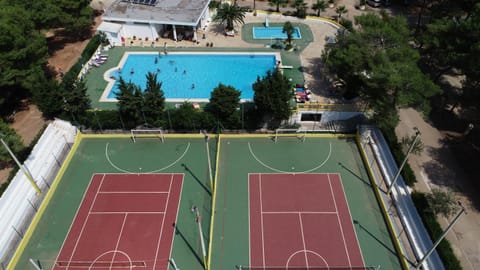 Tennis court, Swimming pool