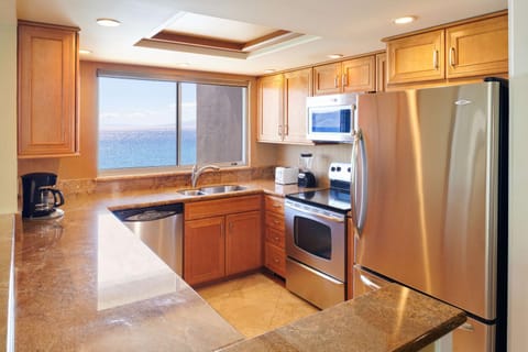 Coffee/tea facilities, Kitchen or kitchenette, dishwasher, microwave, oven, stove, toaster