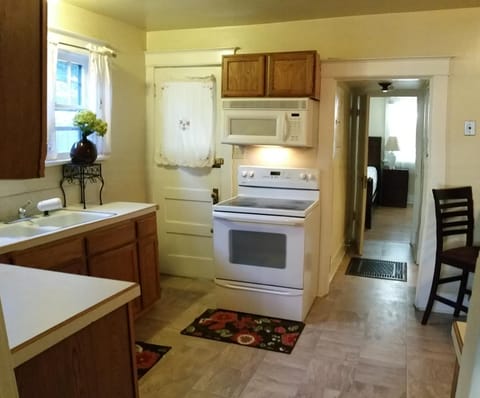 Lovely Smarthome King HDTV AC WIFI ❤ of Downtown Condominio in Klamath Falls