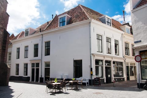 Facade/entrance, Balcony/Terrace