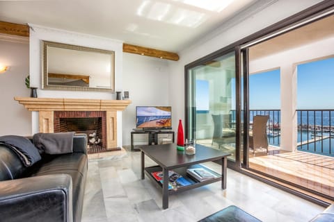 Puerto Banus Penthouse With Panoramic Sea Views Apartamento in Marbella