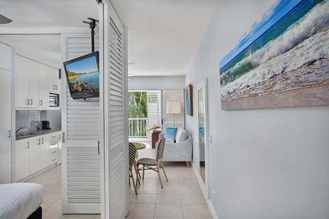 Palm Cove Paradise - Couples spa beach getaway Condo in Palm Cove