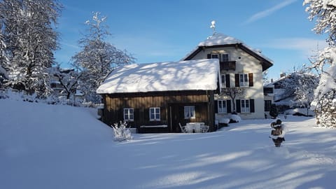 Villa Waldfrieden - Ferienwohnungen und -Haus Apartamento in Kochel