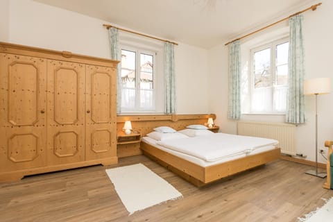 Villa Waldfrieden - Ferienwohnungen und -Haus Appartement in Kochel