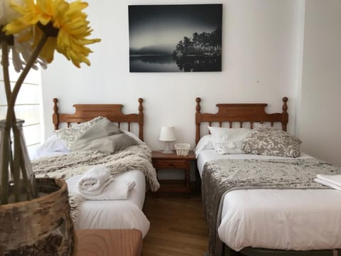 Bed, Photo of the whole room, Decorative detail, Bedroom