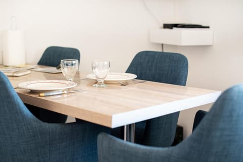 Day, Seating area, Dining area, Autumn, On site