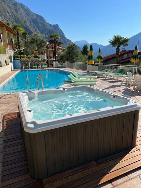 Hot Tub, sunbed