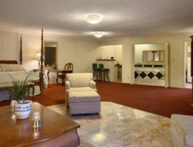 Merced Inn & Suites Hotel in Merced