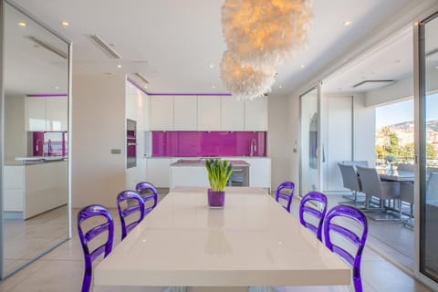 Kitchen or kitchenette, Dining area, Sea view