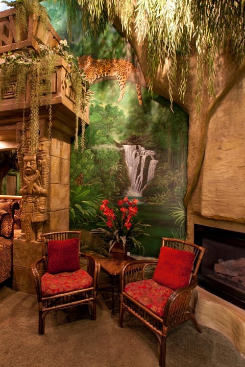 Black Swan Inn Luxurious Theme Rooms Hotel in Pocatello