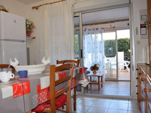 Appartement Rez-de-Jardin: Piscine, Terrasse, Parking, Wi-Fi en Option - FR-1-387-63 Apartment in Marseillan