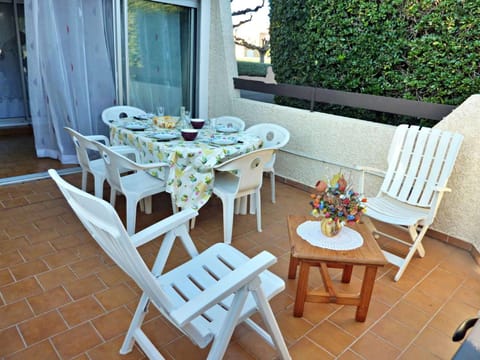 Appartement Rez-de-Jardin: Piscine, Terrasse, Parking, Wi-Fi en Option - FR-1-387-63 Apartment in Marseillan