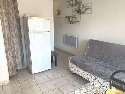 Agréable Appart 4 Pers. Proche Plage avec Terrasse et Parking Privé - FR-1-387-45 Apartment in Marseillan