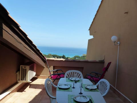 T1 Mezzanine Climatisé avec Terrasse et Parking - St Clair, Lavandou - FR-1-308-80 Apartment in Le Lavandou