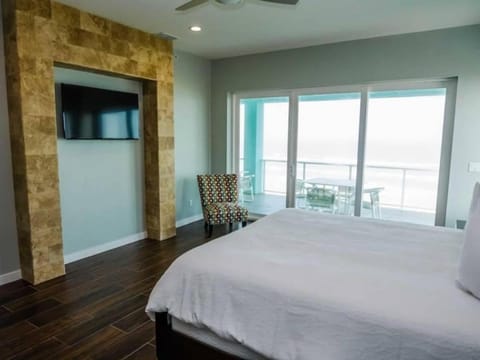 5 BEDROOM BEACHFRONT CONDO - 4th Floor Apartment in South Padre Island