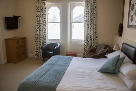 The Sheldon B&B - FREE private parking Bed and Breakfast in Eastbourne