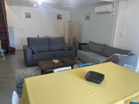 Living room, Seating area, air conditioner