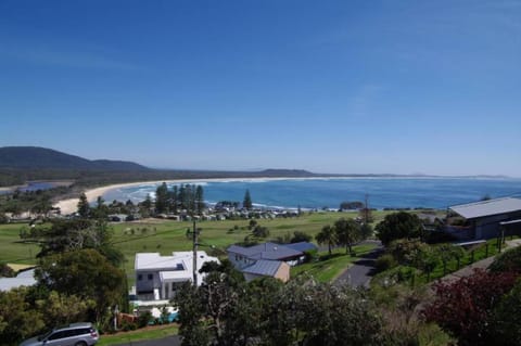 Endeavour, 10 Dulconghi Street House in Crescent Head