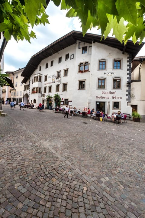 Property building, Facade/entrance, Day