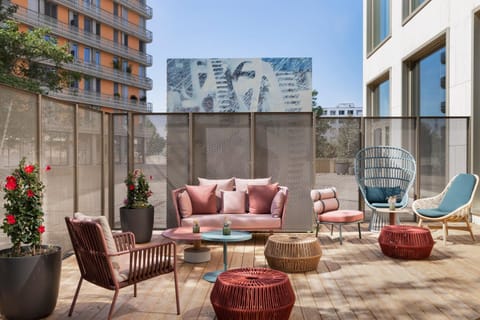 Property building, Balcony/Terrace, Lounge or bar