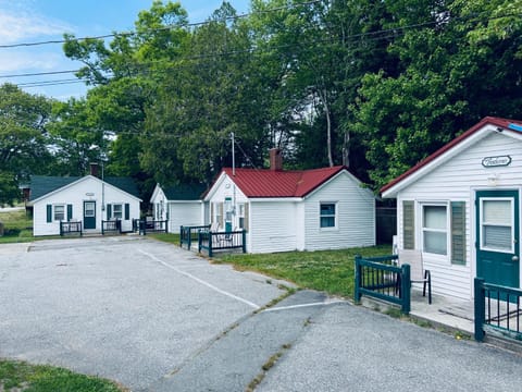 Mackenzie Motel & Cottages Motel in Shelburne