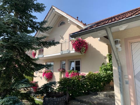 BodenSEE Apartment Tettnang APFELLIEBE Condo in Friedrichshafen