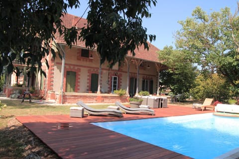 Property building, Balcony/Terrace, Swimming pool