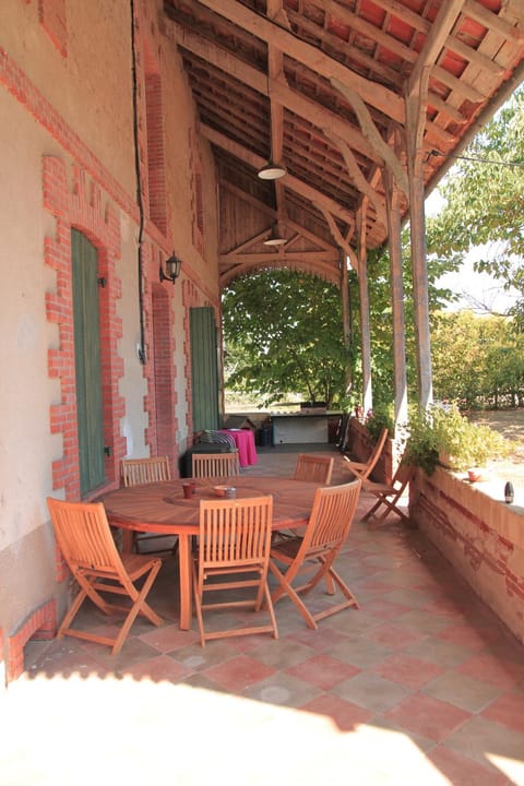 Patio, BBQ facilities