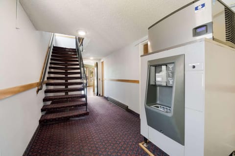 Rodeway Inn & Suites Hwy 217 & 26 W Hotel in Beaverton