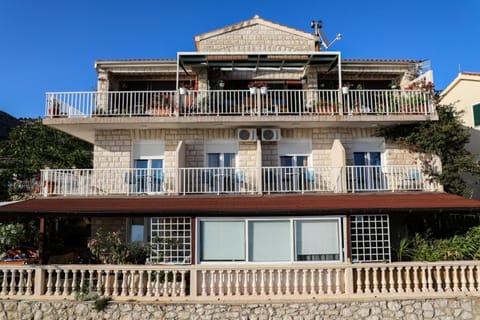 Apt and rooms Marlene - 50 m from sea Bed and Breakfast in Hvar