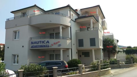 Property building, Facade/entrance