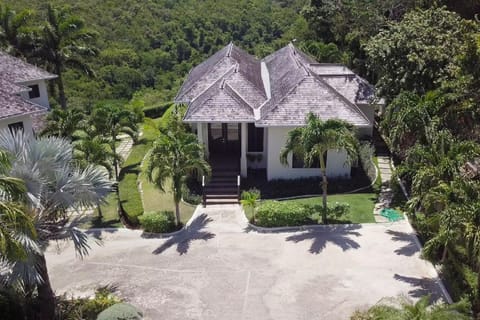 Luxury Villa sleeps 6, Beach Access, Montego Bay Villa in St. James Parish