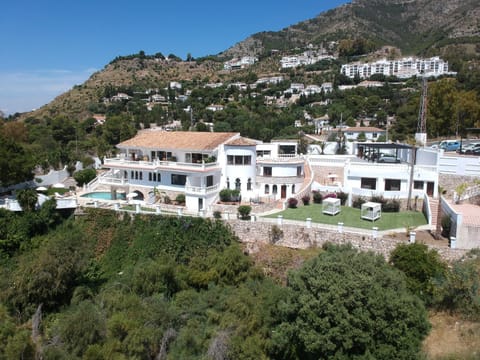 Property building, Bird's eye view, View (from property/room), City view, Garden view, Mountain view, Sea view