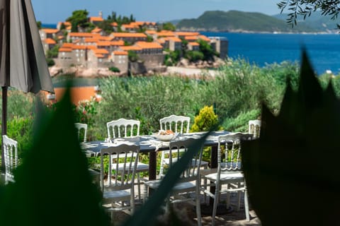 Day, Natural landscape, Dining area, Sea view