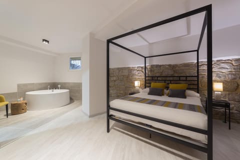 Bed, Photo of the whole room, Decorative detail, Bedroom, Bath