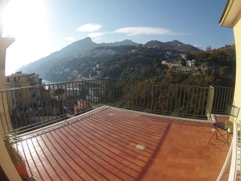 Balcony/Terrace, City view, Landmark view, River view, Sea view, Quiet street view