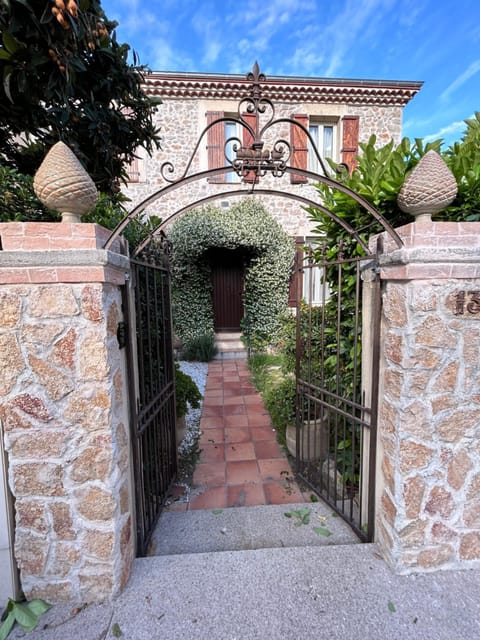 studio à la mer dans un Mas provençal Apartment in Cannes