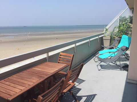 Queen Marina Face Mer Apartment in Hauts-de-France