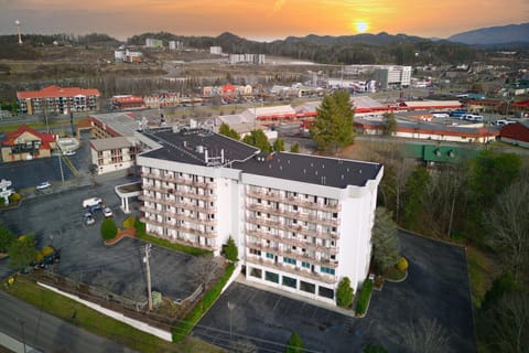 Park Tower Inn Hotel in Pigeon Forge
