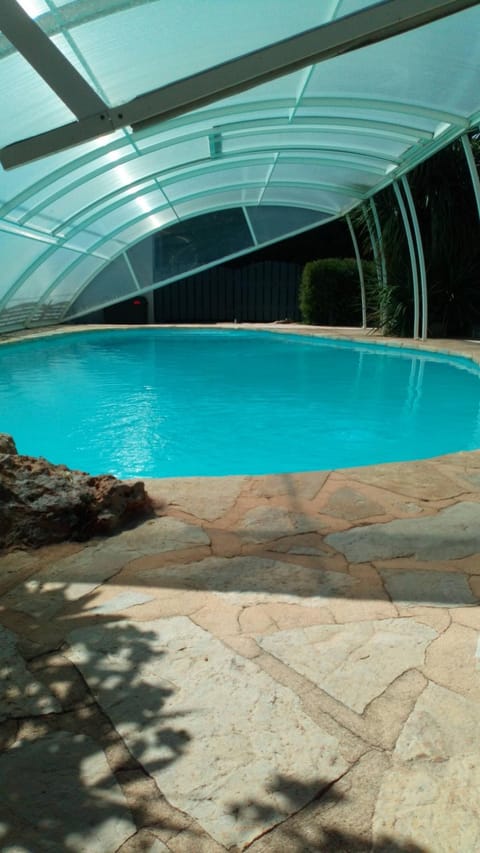 villa provençal avec piscine a vias de 10 personnes Casa in Vias