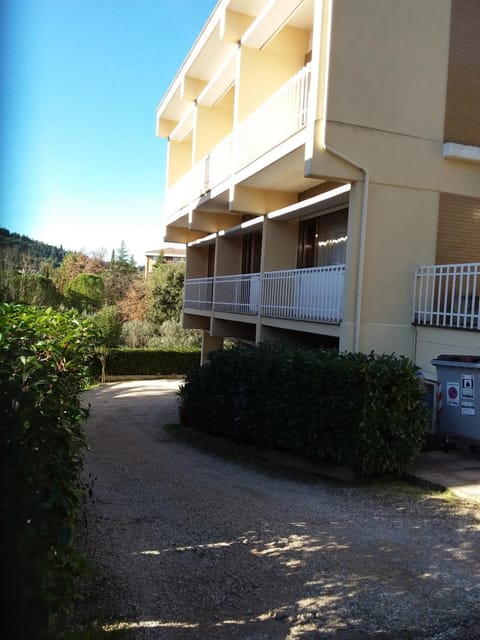 Day, Garden, Balcony/Terrace, Autumn, Street view