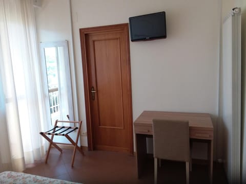 TV and multimedia, Other, Decorative detail, Seating area, Bedroom