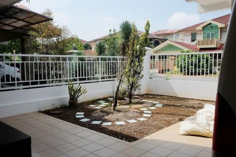 Natol Homestay - Sydney Batu Kawa MJC New Townships Vacation rental in Kuching