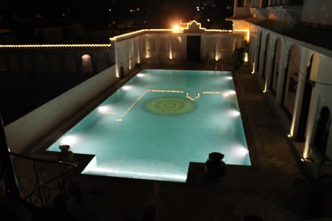 Swimming pool