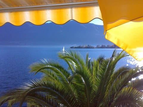 View (from property/room), Balcony/Terrace, Lake view, Landmark view, Mountain view