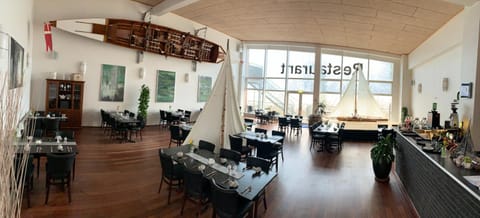 Restaurant/places to eat, Banquet/Function facilities