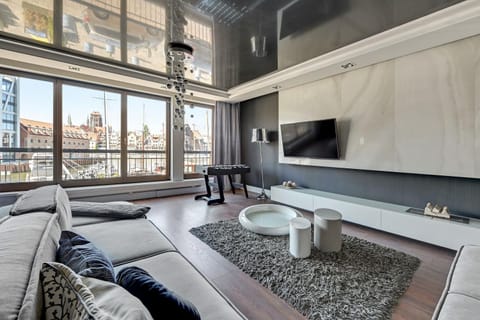 Living room, City view, River view