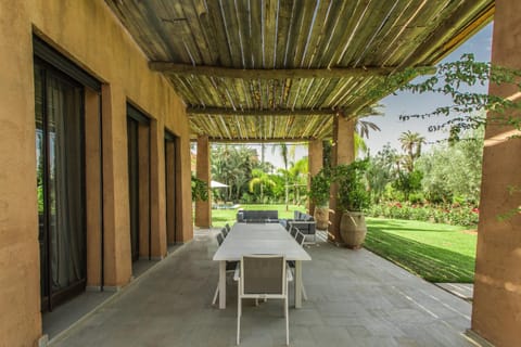 Villa YENMOZ en exclusivité avec piscine privée dans la Palmeraie Villa in Marrakesh