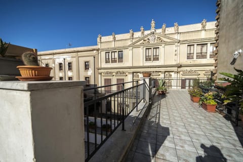 Balcony/Terrace, Landmark view