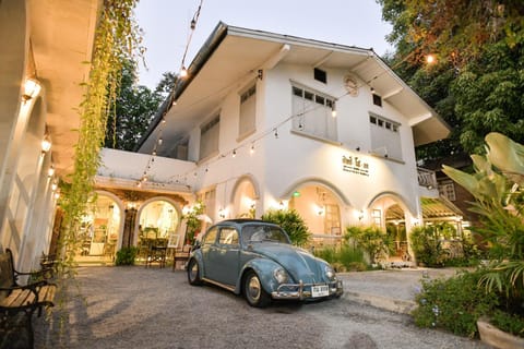 Property building, Facade/entrance, Garden